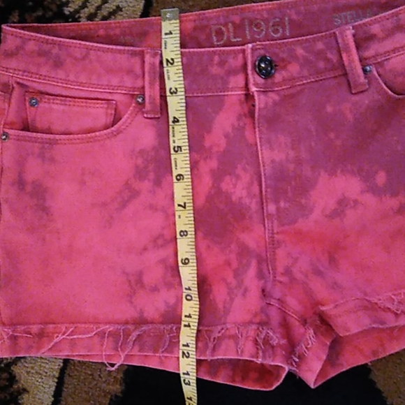 Super cute DL1961 Stella denim shorts. - Picture 7 of 8